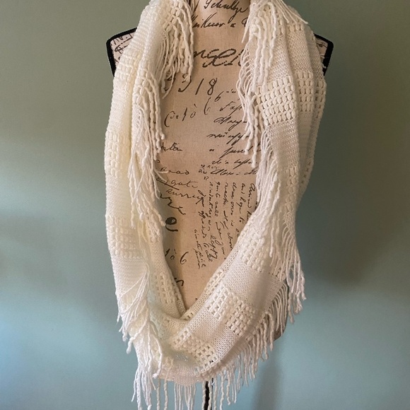 Women’s Jessica Simpson Wrap Scarf Shawl - Picture 2 of 4